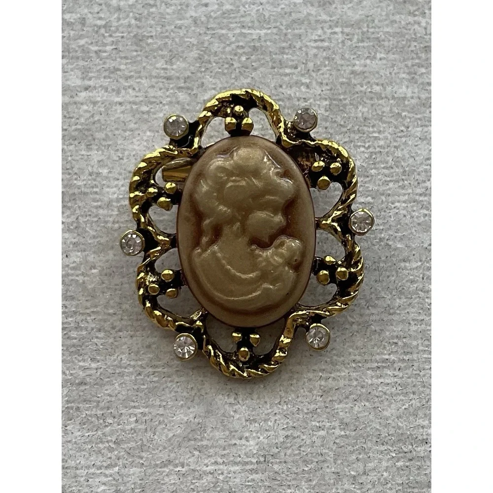 vintage-style gold-tone cameo brooch Filigree Vintage Estate Jewelry
